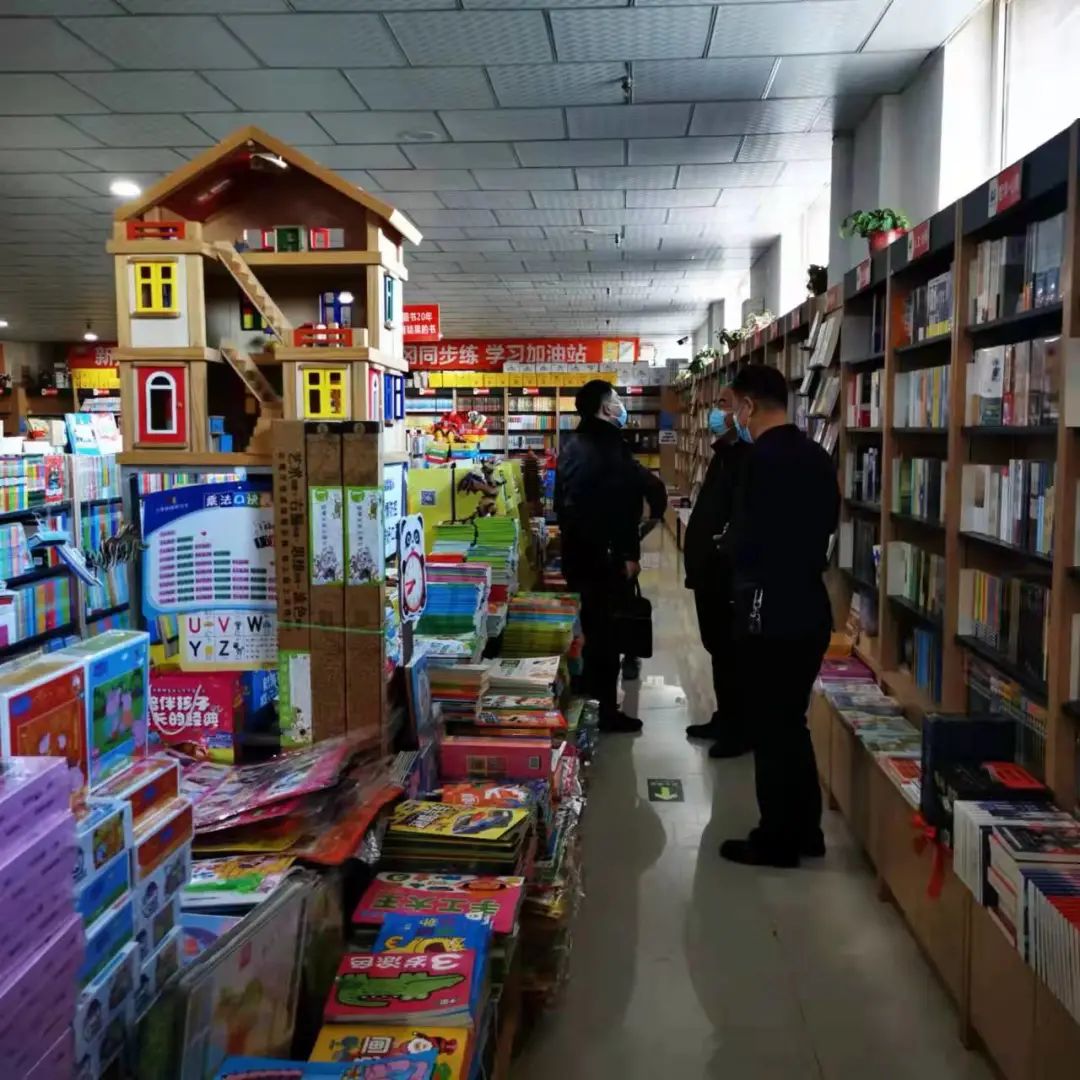 嚴(yán)把內(nèi)容關(guān)，筑牢思想陣地——五原縣開展黨的十九屆六中全會(huì)文件學(xué)習(xí)輔導(dǎo)讀物專項(xiàng)檢查